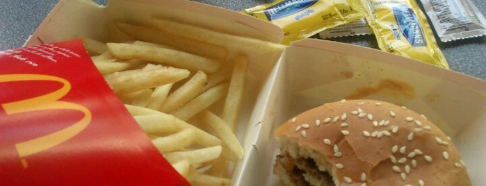 McDonald's is one of Orte, die Brian gefallen.