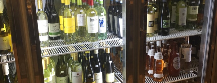 86th Street Wines & Liquors is one of สถานที่ที่ Aleksandr ถูกใจ.