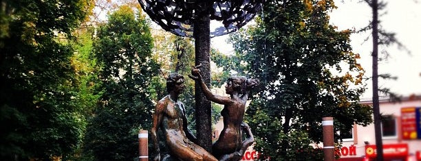 Фонтан-памятник «Адам и Ева под Райским деревом» is one of Tempat yang Disukai NO.