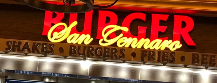 San Gennaro Burger is one of Orte, die Matt gefallen.
