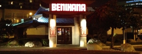 Benihana is one of สถานที่ที่ Troy ถูกใจ.