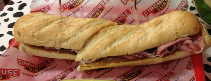 Firehouse Subs is one of Lugares favoritos de Luke.