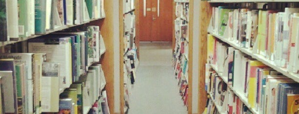East Library is one of Tempat yang Disukai Becca.