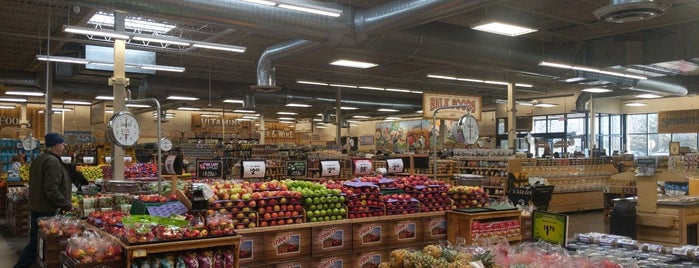 Sprouts Farmers Market is one of Santa Fe.