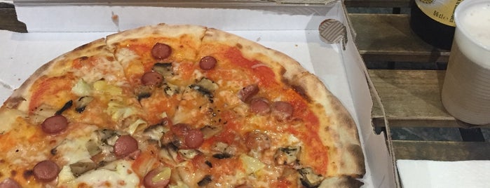 Pizzeria del Centro is one of Mihályさんのお気に入りスポット.