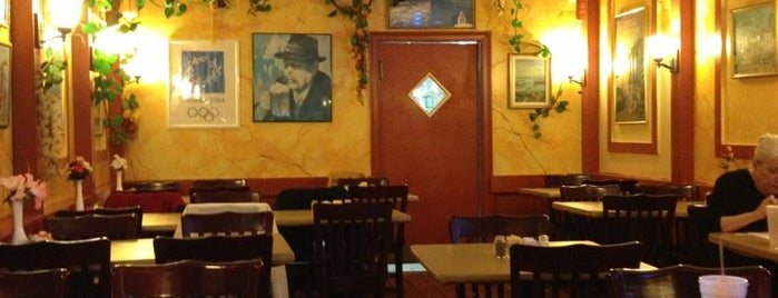 Athens Greek Restaurant is one of สถานที่ที่ Jennifer ถูกใจ.