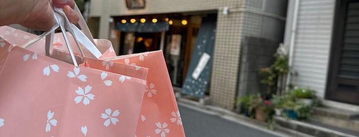 かりんとう 小桜 浅草本店 is one of 店舗・モール.