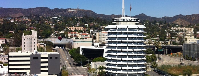 Rooftop Pool is one of Alejandro’s Liked Places.