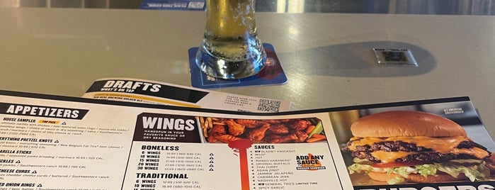Buffalo Wild Wings is one of Josueさんのお気に入りスポット.
