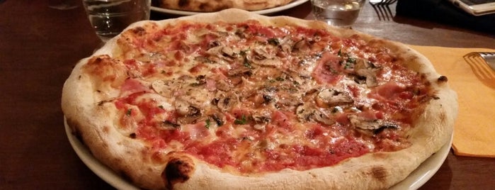 Enza & Famiglia Pizze Vino is one of Agnesさんのお気に入りスポット.