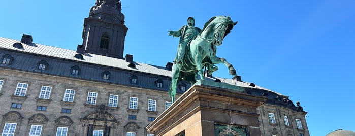 Statue Frederik VII is one of Copenhagen.