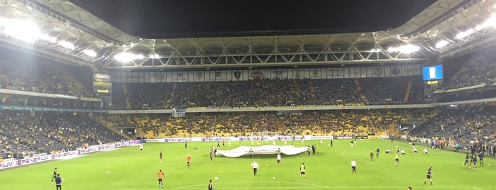 Ülker Stadyumu Fenerbahçe Şükrü Saracoğlu Spor Kompleksi is one of Mustafa'nın Beğendiği Mekanlar.