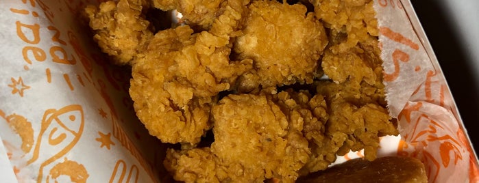Popeyes Louisiana Kitchen is one of Johnさんのお気に入りスポット.