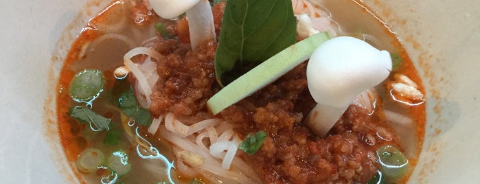 Khao Noodle Shop is one of Tylerさんのお気に入りスポット.