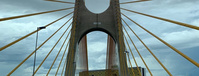 Ponte Estaiada Governador Orestes Quércia is one of lugares pra ir em sp.