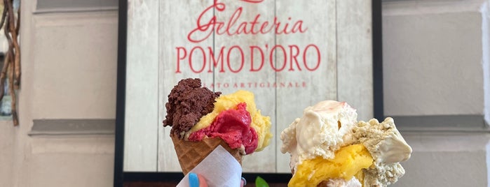 Gelateria Pomo D'Oro Pasticceria is one of Ücsörgős, nasizó.