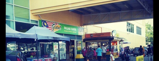 Giant Hypermarket is one of Terengganu for The World #4sqCities.
