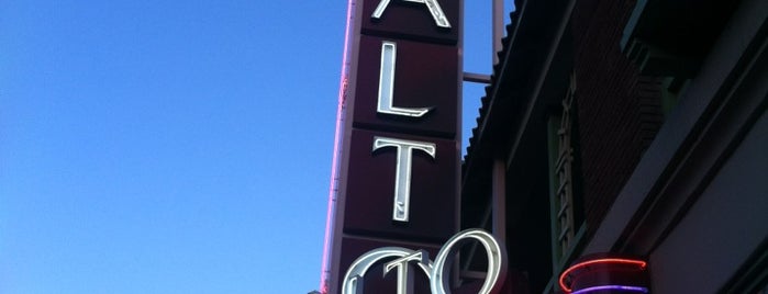 The Rialto Theatre is one of Niki'nin Beğendiği Mekanlar.