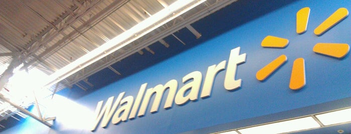Walmart Supercenter is one of Tempat yang Disukai Paulien.