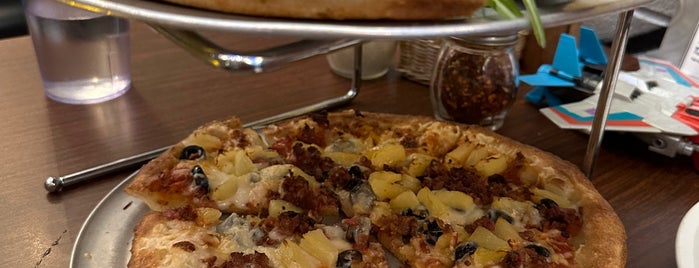 Razzi's Pizzeria is one of Gluten free seattle.