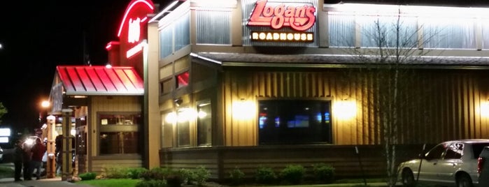 Logan's Roadhouse is one of Locais curtidos por Joe.
