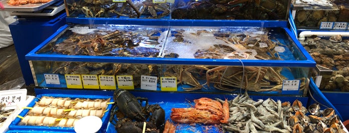 Noryangjin Fisheries Wholesale Market is one of Seoul Gud.