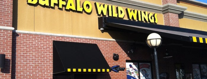 Buffalo Wild Wings is one of สถานที่ที่ Phil ถูกใจ.