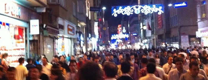 イスティクラール通り is one of İstanbul nightlife.