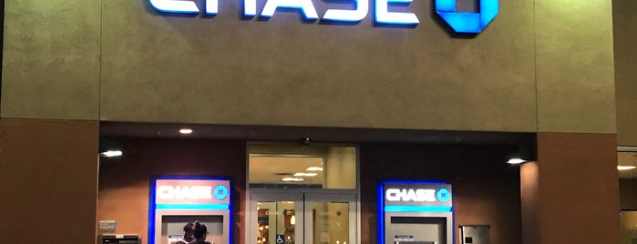 Chase Bank is one of Locais curtidos por Robert.
