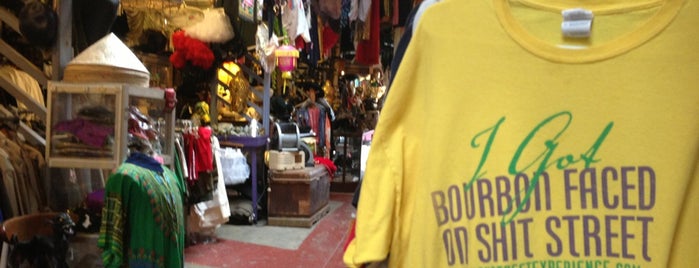Le Garage Antiques & Clothing is one of Tempat yang Disukai Mistress.