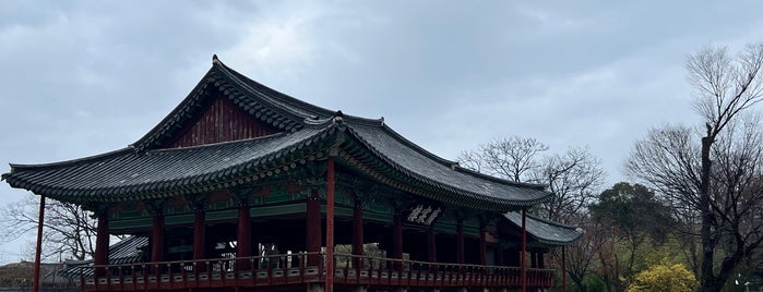 광한루 is one of Tempat yang Disukai Won-Kyung.