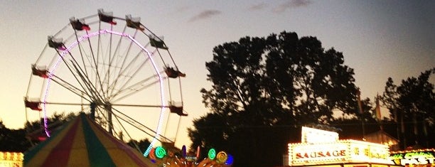 St. Lawrence Fall Festival is one of Lugares favoritos de Maggie.