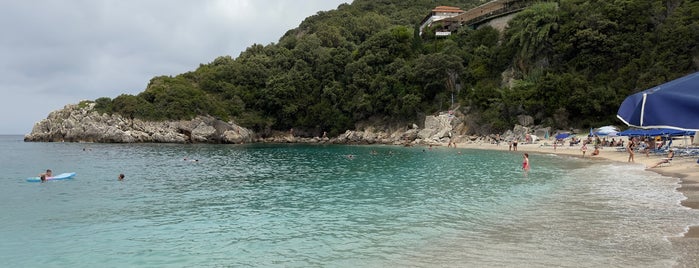 Sarakina Beach is one of Παραλίες.