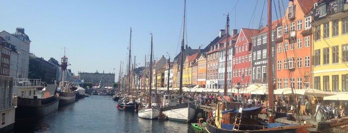 Nyhavnsbroen is one of Copenhagen been.