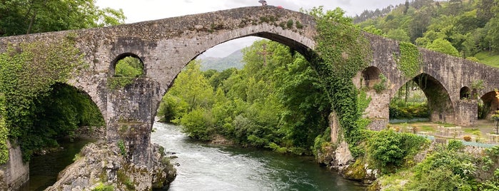Puente Romano is one of Top 10 favorites places in Cangas de Onís.