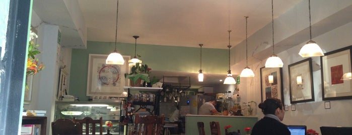 Pérfida-Bistró Café is one of Locais salvos de Karla.