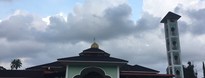 Masjid Makmur Losong Dato' Amar is one of MASJID.