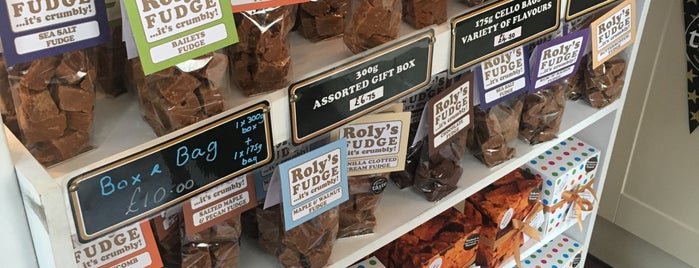 Roly's Fudge Pantry is one of Aishaさんのお気に入りスポット.