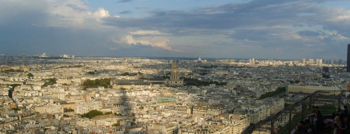 Le Jules Verne is one of สถานที่ที่ Ali ถูกใจ.