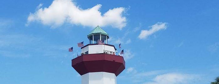 Harbour Town Lighthouse is one of สถานที่ที่ Andy ถูกใจ.