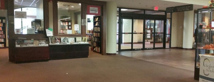 Sara Hightower Public Library is one of Lugares favoritos de Andy.