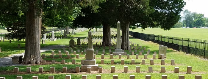 Carnton Plantation is one of Locais curtidos por Andy.