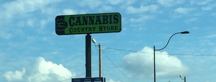 cannabis country store is one of Tempat yang Disukai Enrique.