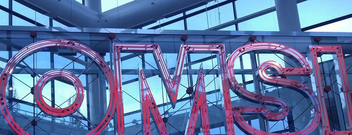 Oregon Museum of Science & Industry (OMSI) is one of Portlandia.