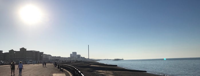 Hove Beach is one of Jonさんのお気に入りスポット.