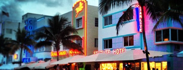 Ocean Drive is one of Miami Hot Spots.