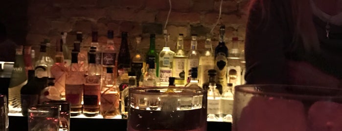 Booze Bar is one of Locais curtidos por Jon.