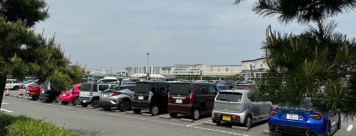 Makuhari Messe Parking lot is one of 駐車場.