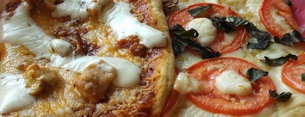 Felice's Roman Style Pizza is one of Tempat yang Disukai Sean.