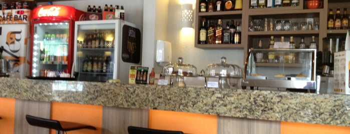 Brasiléa Café Bar is one of Lugares para Happy Hour que aceitam Ticket.